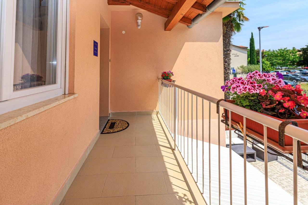 Genoa Rooms Porec Esterno foto