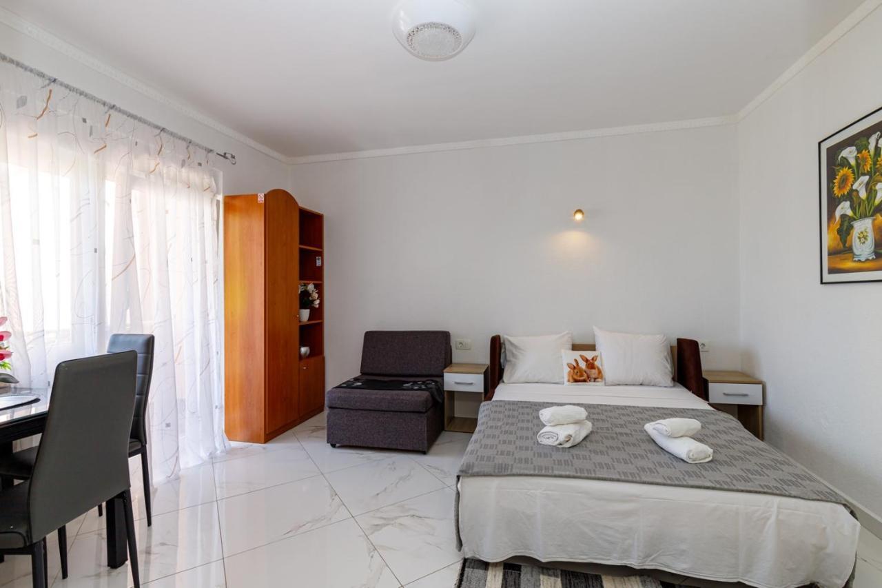 Genoa Rooms Porec Esterno foto