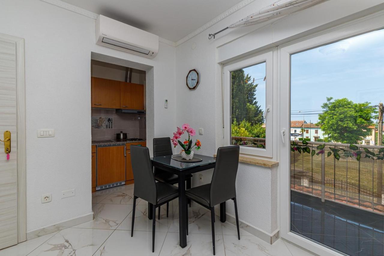 Genoa Rooms Porec Esterno foto