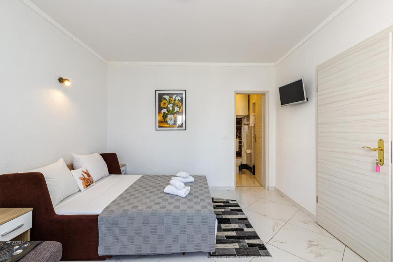 Genoa Rooms Porec Esterno foto
