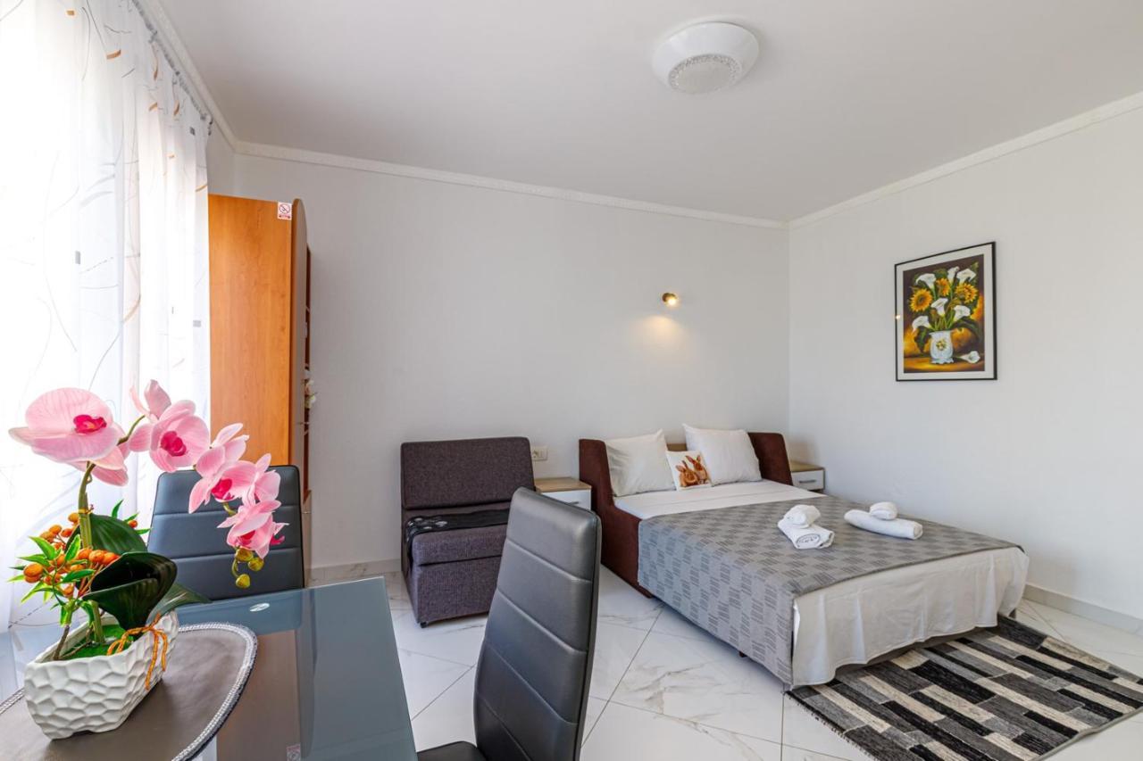 Genoa Rooms Porec Esterno foto