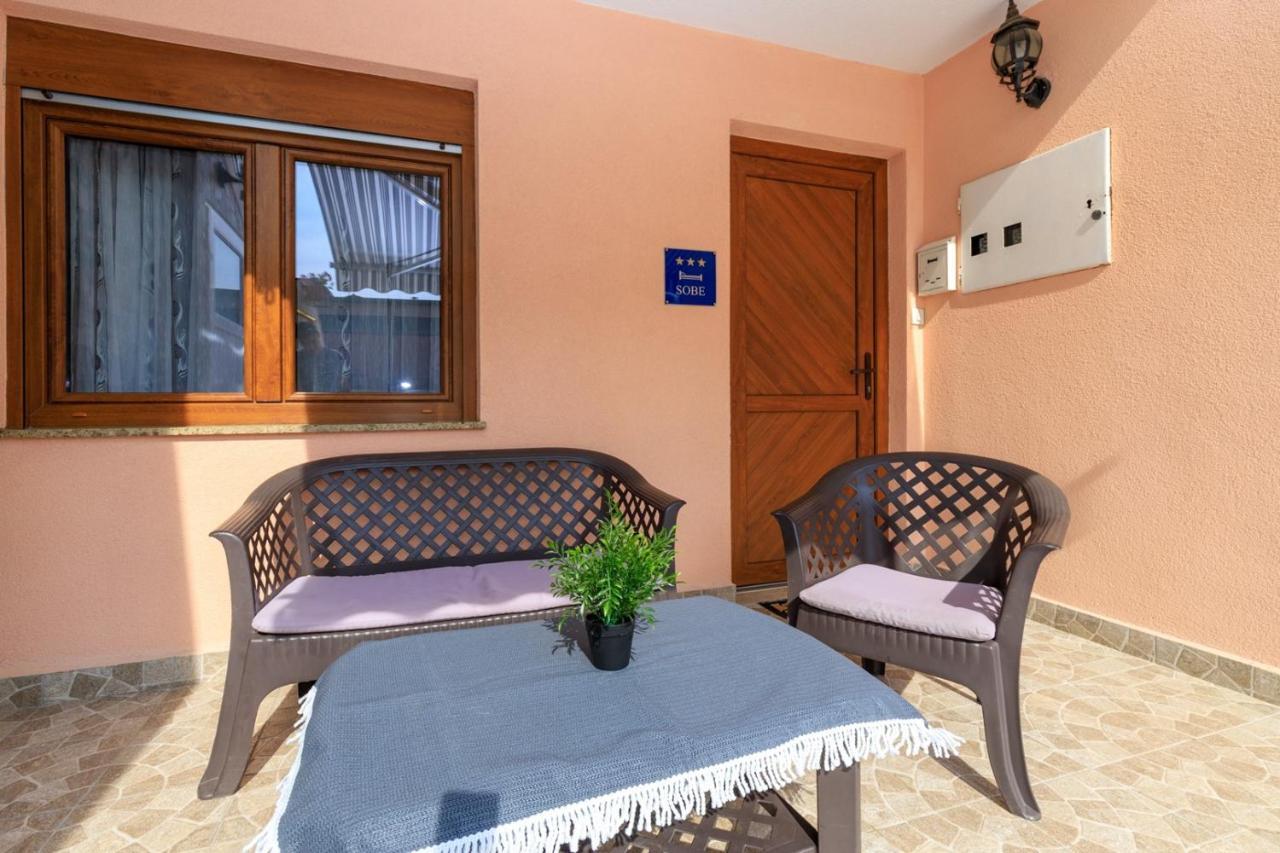 Genoa Rooms Porec Esterno foto